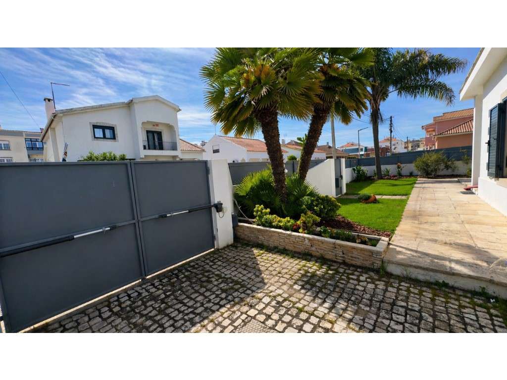 Moradia T4 isolada com piscina privada, jardim, garagem e 595 m² de...-6