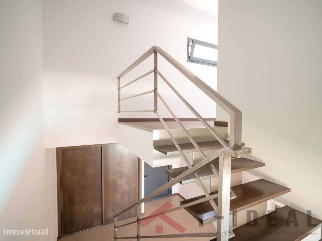 Moradia T4 Moderna Vista Mar-37