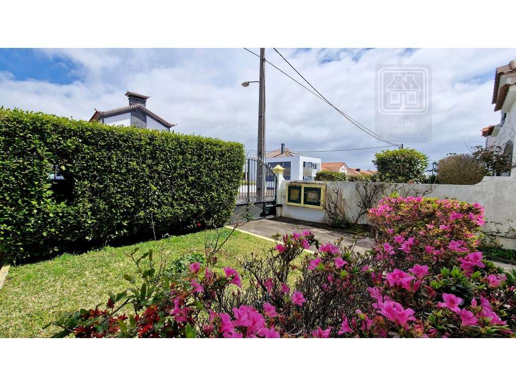 VENDA de MORADIA - VIVENDA T4+1 com Jardim e Garagem - Relva, Ponta...-9