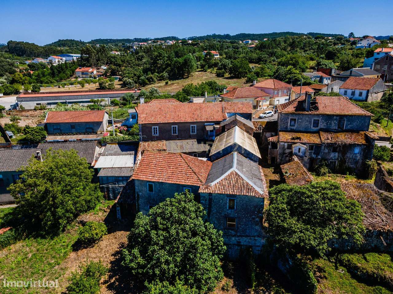 Quinta Rústica com Lagar de Azeite e Terreno de 16.000m2 perto de Leir - Grande imagem: 2/29