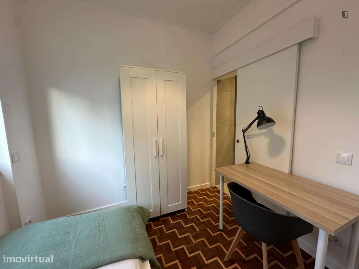 Quarto - localizado em Almada Lisbon - Grande imagem: 5/7
