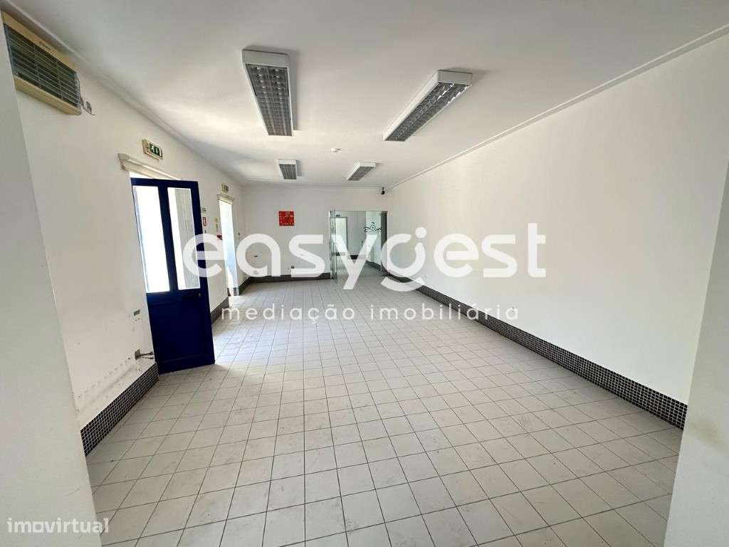 Centro Social com excelentes condições em Vila Nova de Foz Côa. - Grande imagem: 4/17