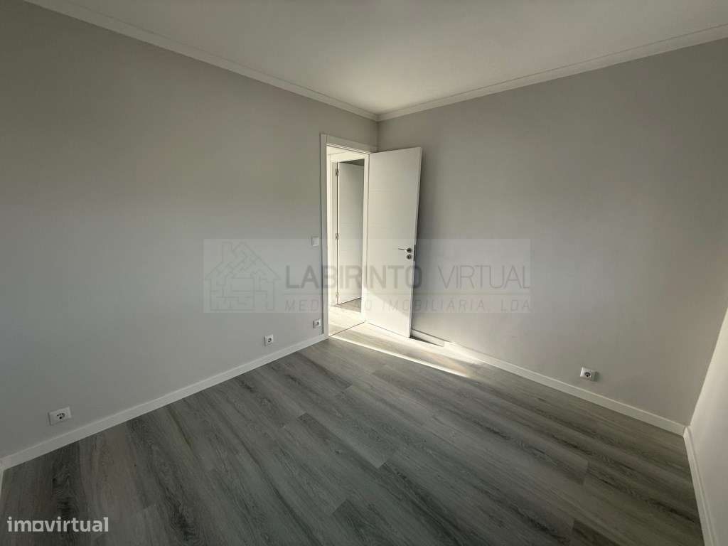 Vende-se T2 renovado, na Pontinha - Odivelas-6