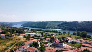 BAIXA DE PREÇO - Moradia para reabilitar com vista Rio