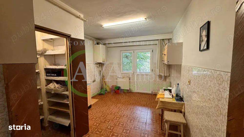 Apartament 4 camere, 2 bai, etaj 3, zona centrala - Imagine principală: 1/10