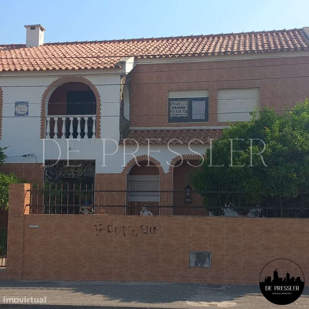 Excelente Moradia Isolada em Santo António da Charneca - Barreiro-23