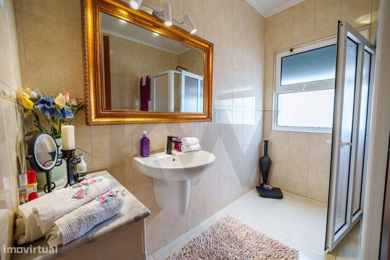 Moradia T2 nos Mosteiros – Conforto, tranquilidade e proximidade do ma-15