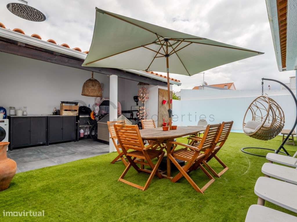 Moradia T3 com piscina nas Quintinhas, Charneca da Caparica. Estilo...-45
