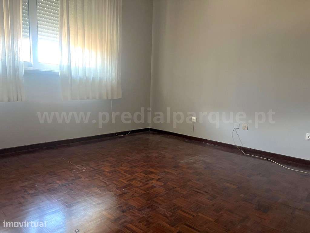 Apartamento T3+1 com varanda com 10 m2, à Praça da Galiza - Grande imagem: 4/22