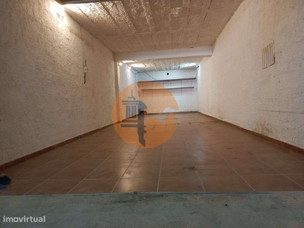 Estacionamento coberto e fechado situado em Vila Nova de Cacela - Grande imagem: 4/7