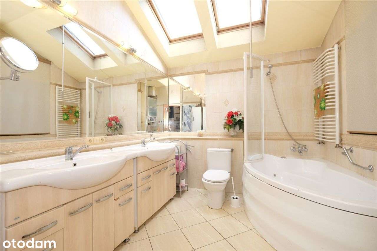 Komfortowy dom z przestrzenią do pracy i życia!-6