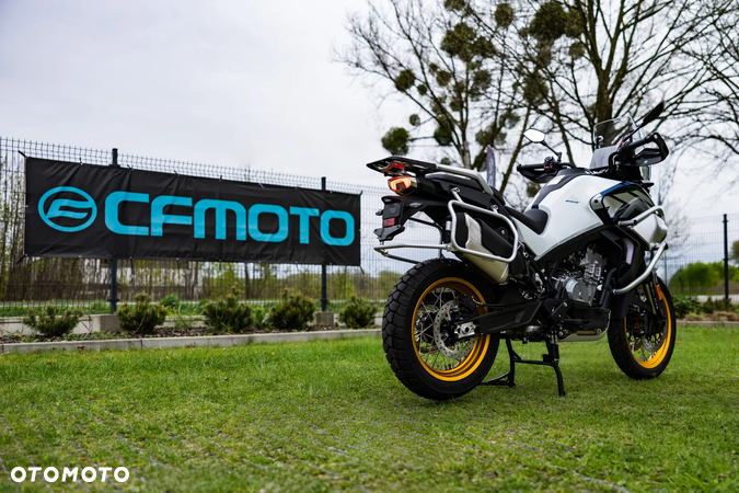 CFMoto MT - 6