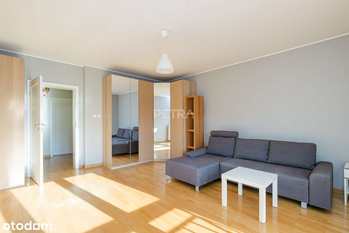 Dwupoziomowe mieszkanie przy stacji metra-10