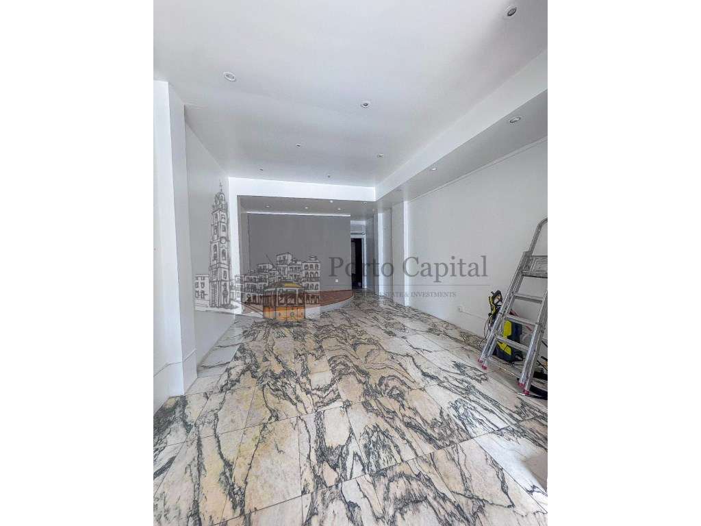 LOJA DE RUA COM MAIS DE 200m2 E CAVE - EXCELENTE POTENCIAL COMERCIAL - Grande imagem: 3/20