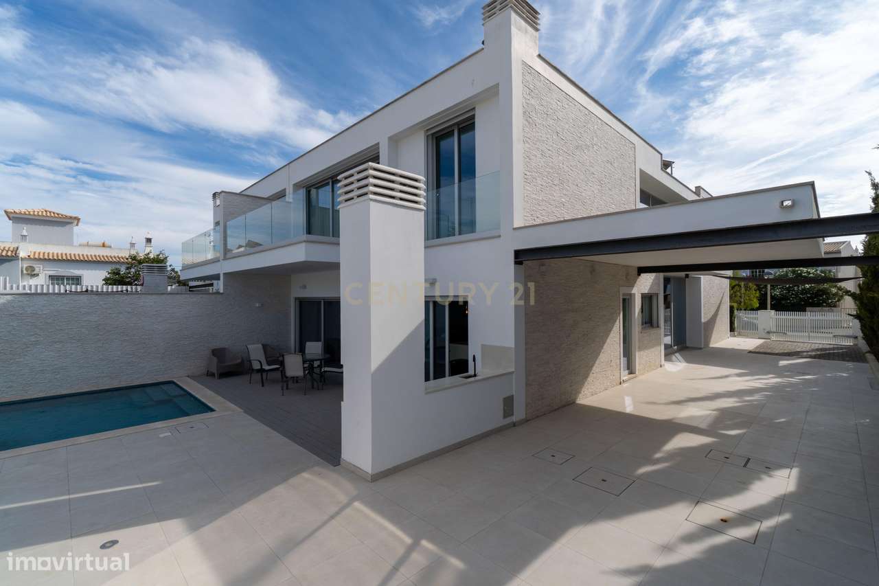 Moradia Contemporânea T3+2 | Zona Premium - Montenegro, Faro-24