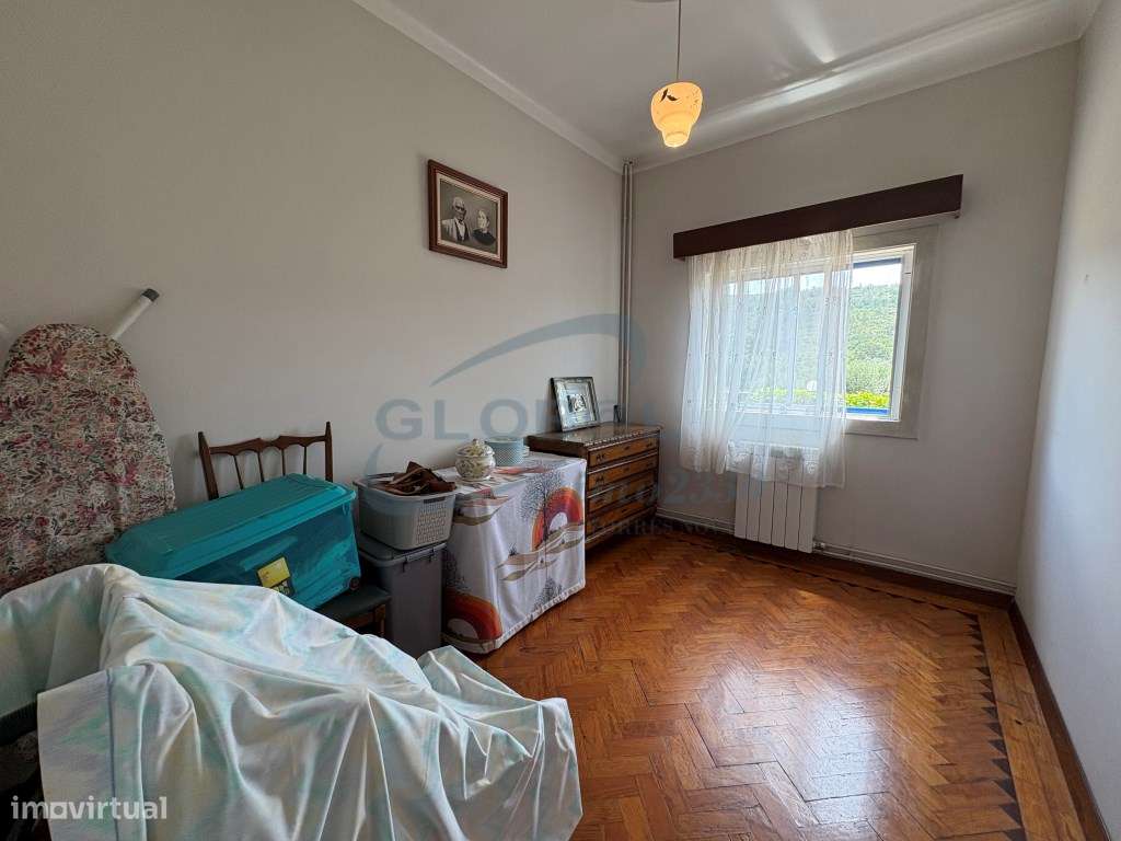 Moradia T5 com Grande Terreno Plano, Garagem, Anexos e Elevado Pote...-10