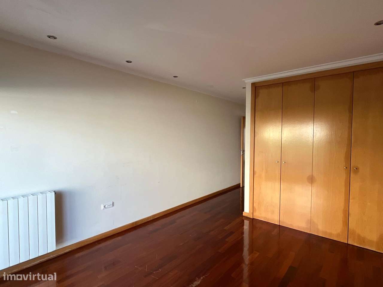 Geminada com piscina, garagem e terraço em Canidelo-6