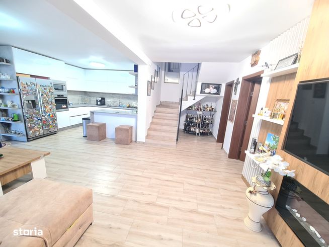 Casa 4 camere, anexe, 500 mp , Magura Farbe, Bacau-1