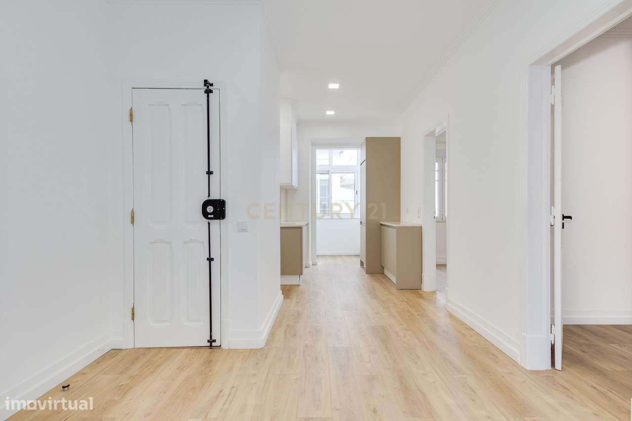 Apartamento T2, totalmente renovado.-11