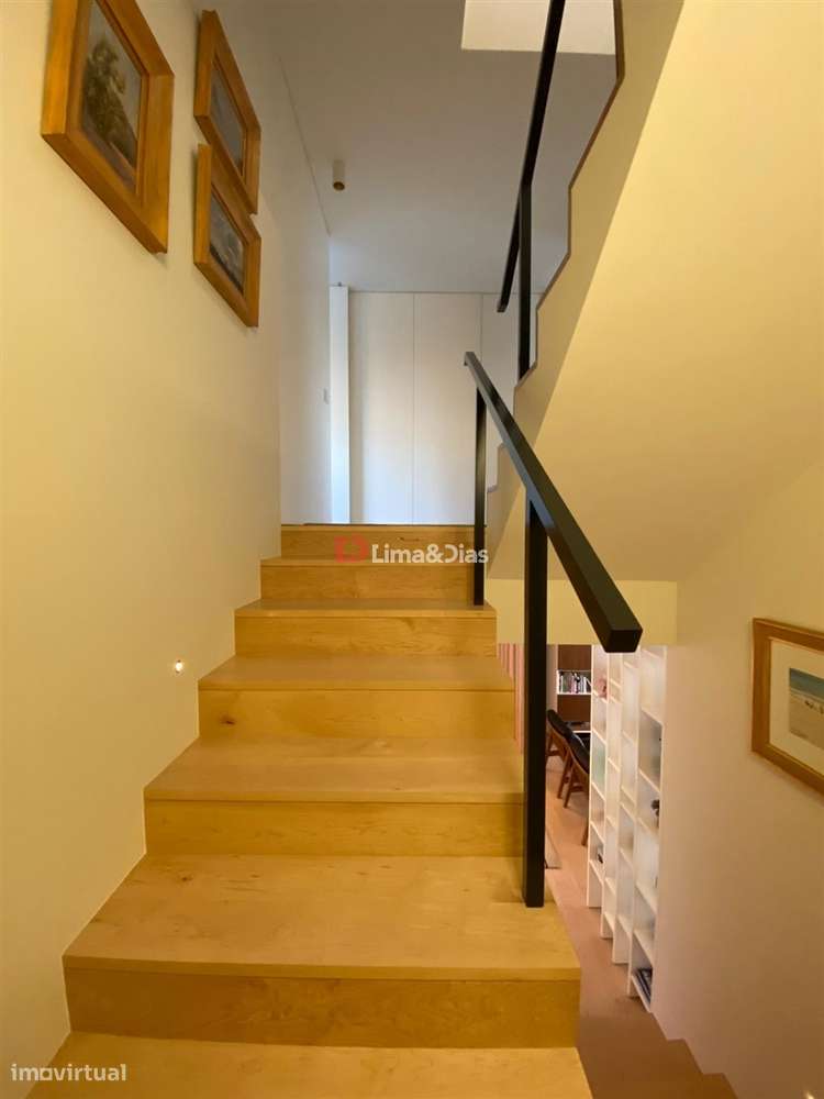 Moradia de Luxo T-3 à praia da Madalena-25