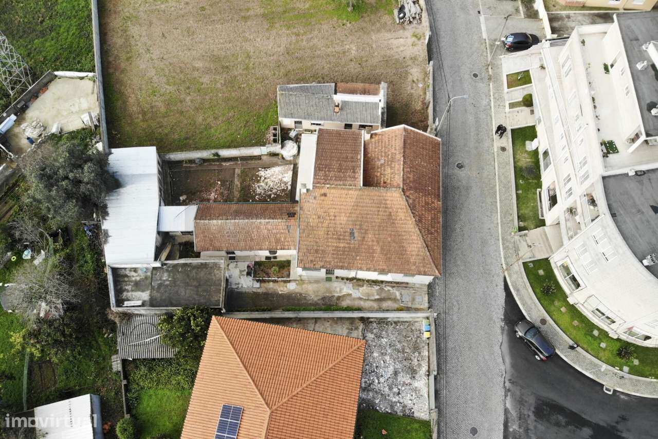 Moradia Térrea T2/T4 em Serzedo com Potencial de ser  T3 e Anexo T1 In - Grande imagem: 4/31