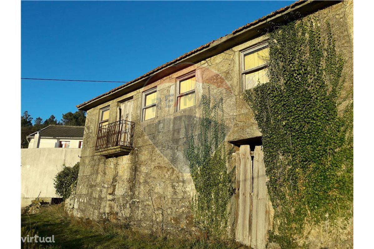 Vende Moradia em Ruínas - Roussas, Melgaço