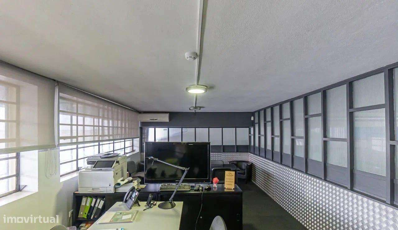 Armazém em Grijó – Versatilidade, Espaço e  Localização...-16