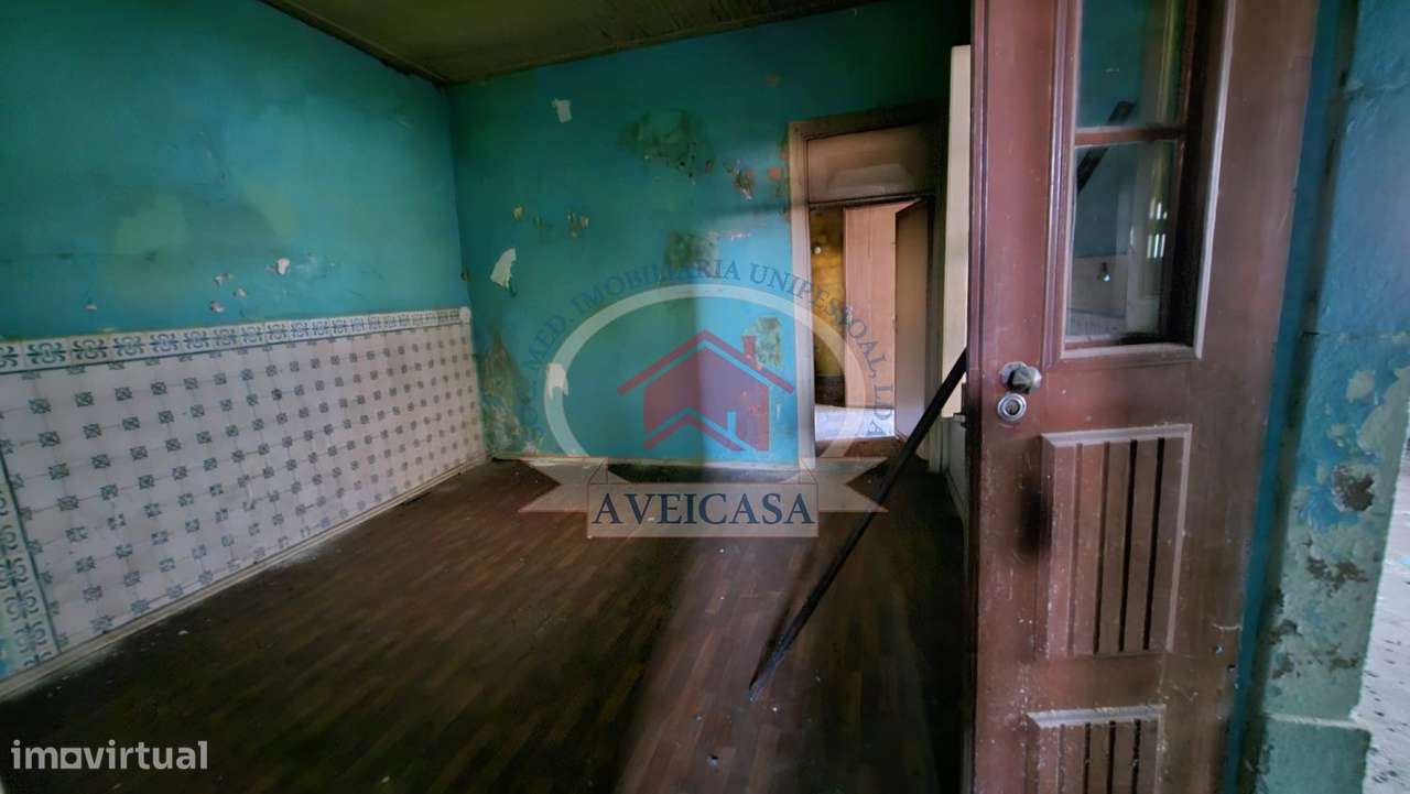 Moradia antiga para recuperar e expandir - Grande imagem: 4/34