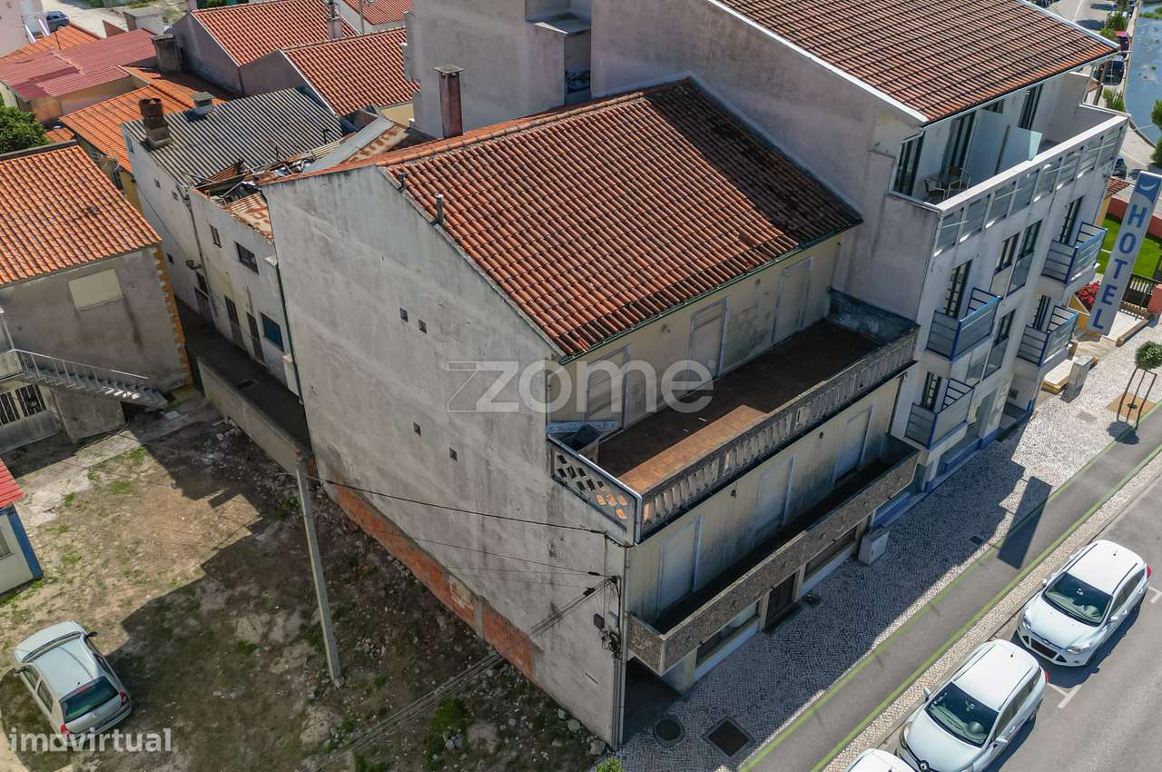 Prédio de Habitação e Comércio na Praia de Mira - Grande imagem: 2/25