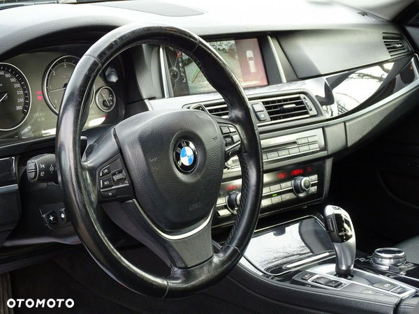 BMW Seria 5 520d xDrive Touring - 13