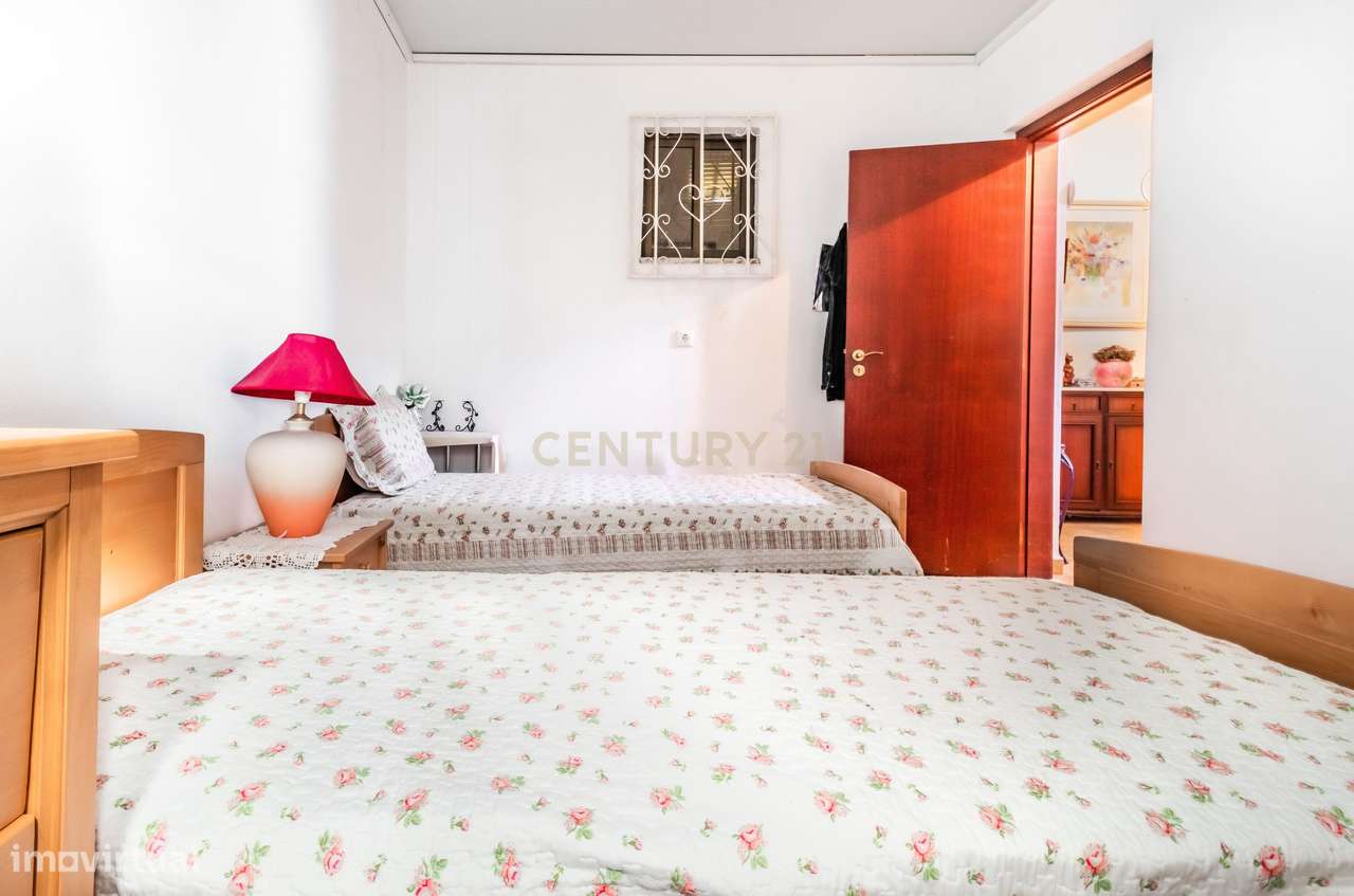 Casa T2 em Fernão Ferro, Seixal - Oportunidade Única!-11