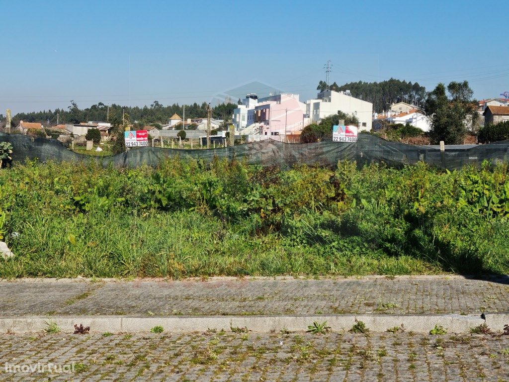 Excelente terreno para Moradia 3 frentes - Folgosa