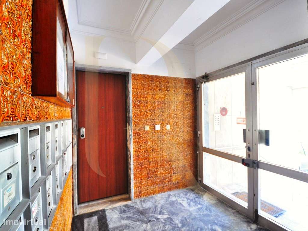 Apartamento T2 Totalmente remodelado em Almada-19