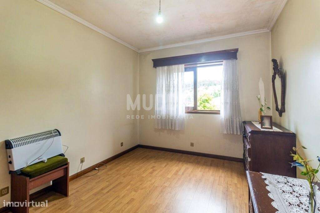 Moradia BI-FAMILIAR com amplas varandas-21