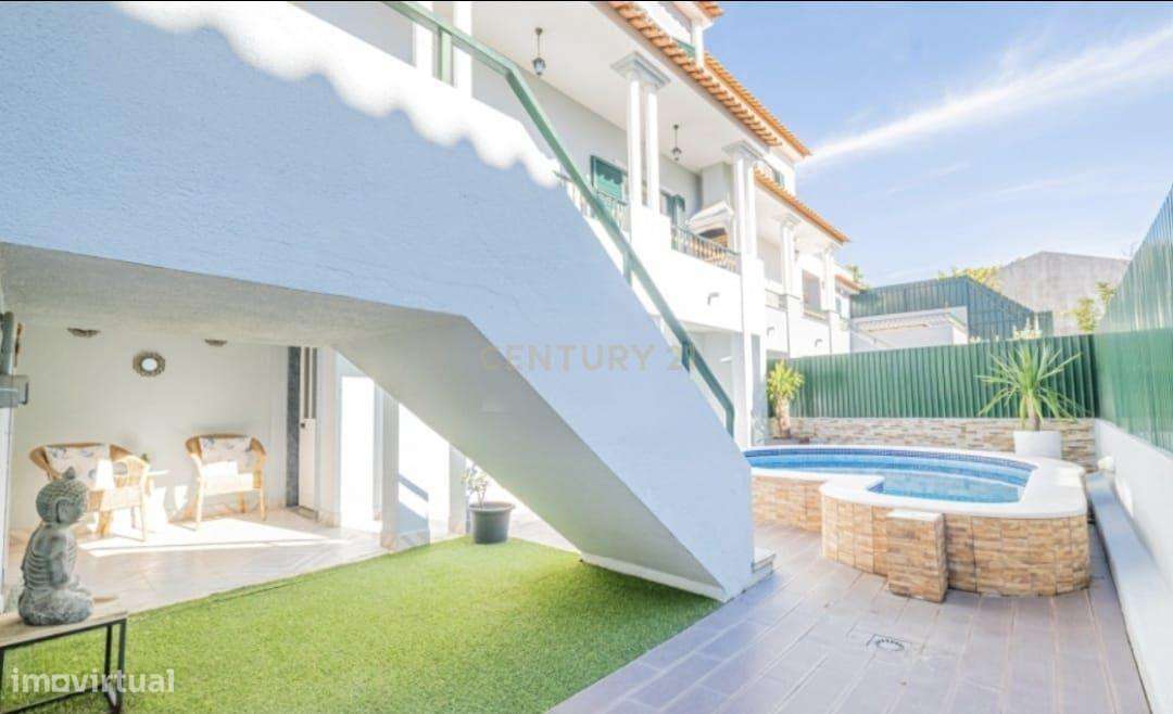 Moradia T4 na Charneca Caparica com Piscina na rua João de Deus a 5min-45