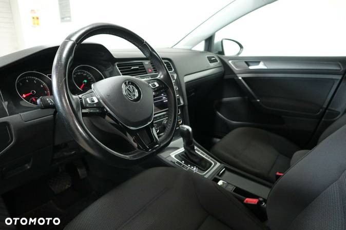 Volkswagen Golf - 8