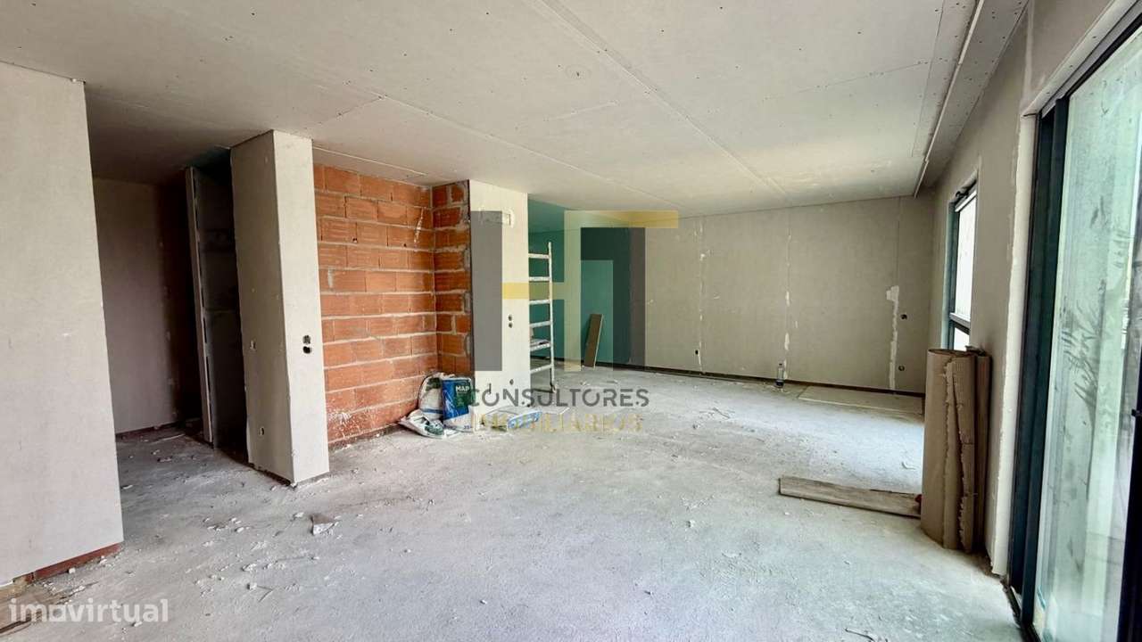 Moradia T3 | Suíte | Logradouro exterior | Varandas | Folgosa – Mai-38