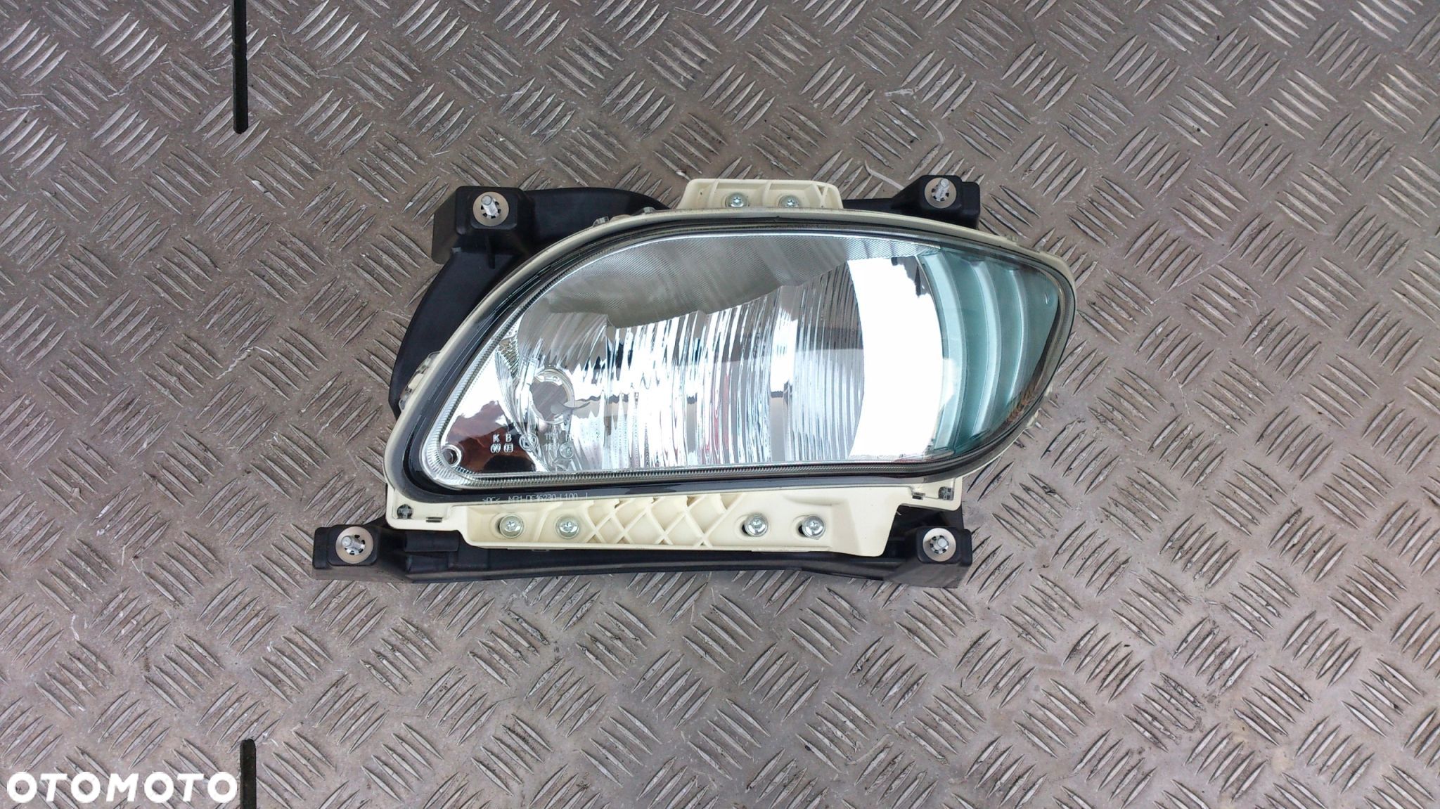 HALOGEN PRZEDNI LEWY NOWY DAF XF 106 - 1