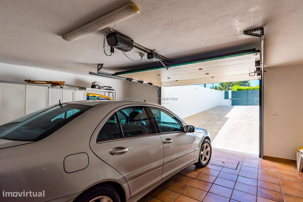 Moradia T4+1 Geminada na Quinta da Beloura — Luminosidade, Conforto e-57