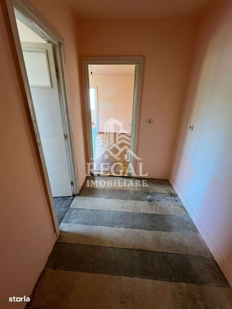 Apartament 3 camere – Ultracentral, vedere spre pietonală și Parc - Imagine principală: 4/10