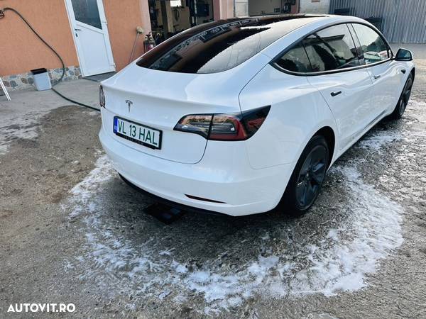 Tesla Model 3 Standard Reichweite Plus Hinterradantrieb - 3