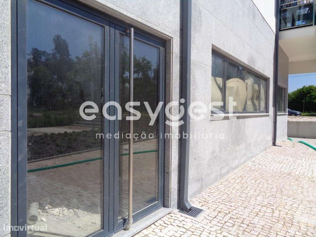 Loja com 245m2 localizada em Repeses - Viseu - Grande imagem: 2/2