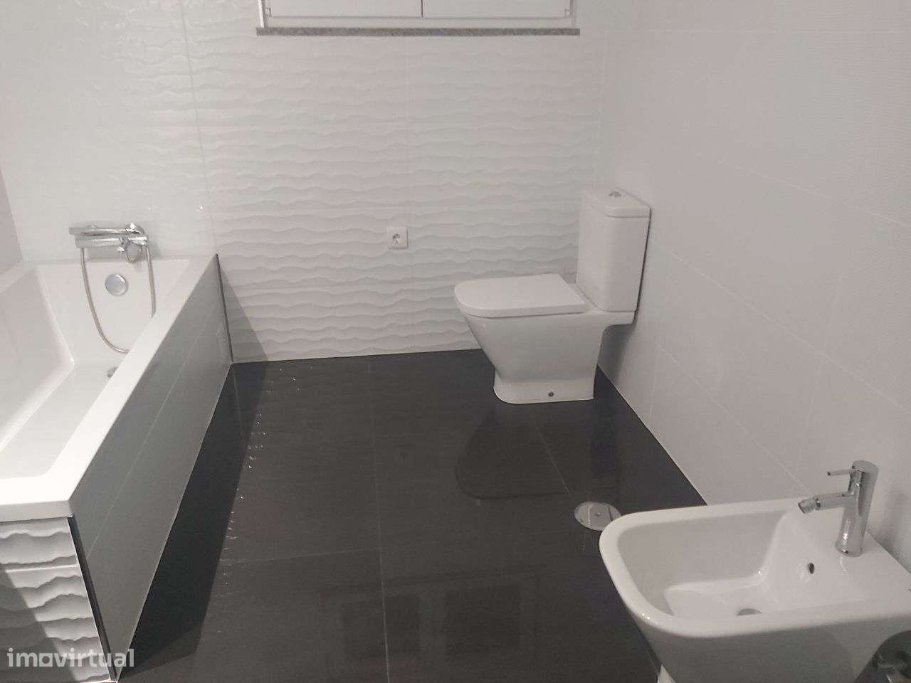 Moradia Isolada Térrea com 4 Ass. Piscina-11