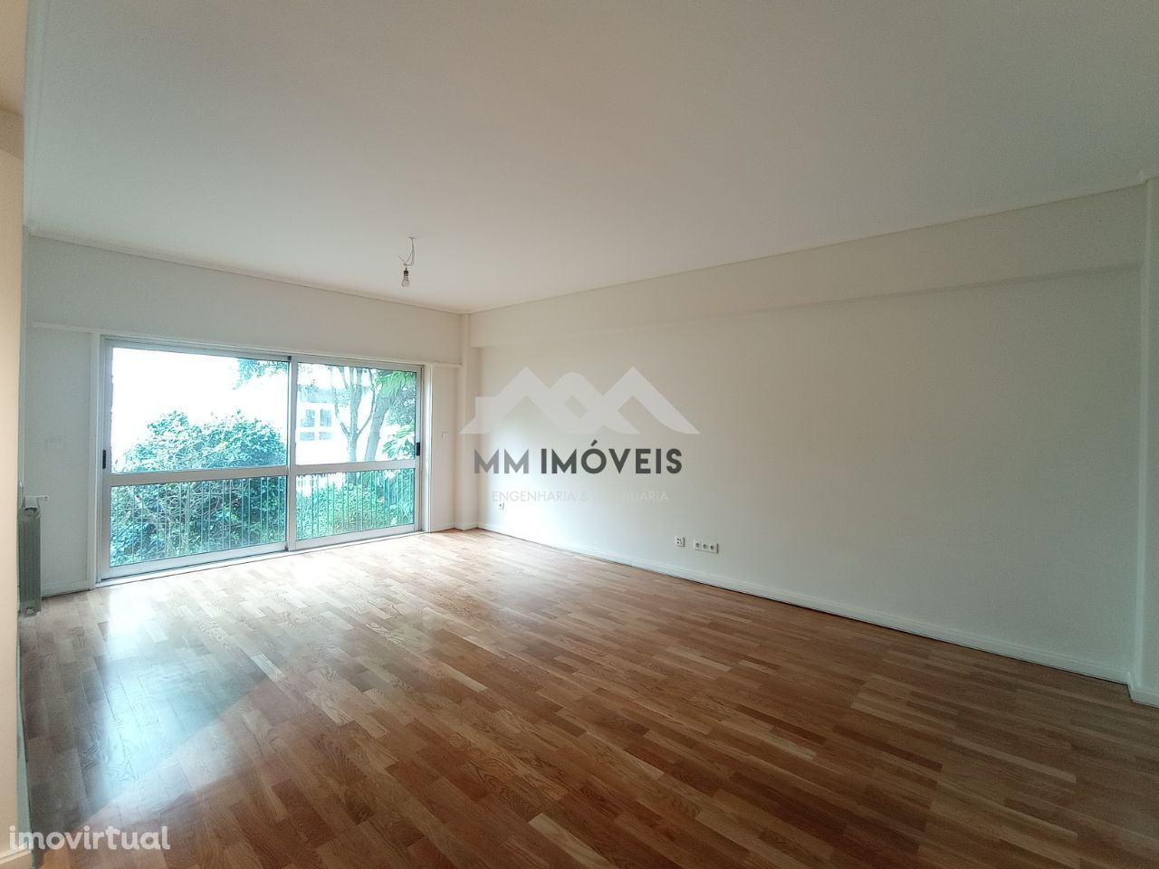 Apartamento T2+1 | Arrendamento | Renovado | Av. França | Garagem | Me