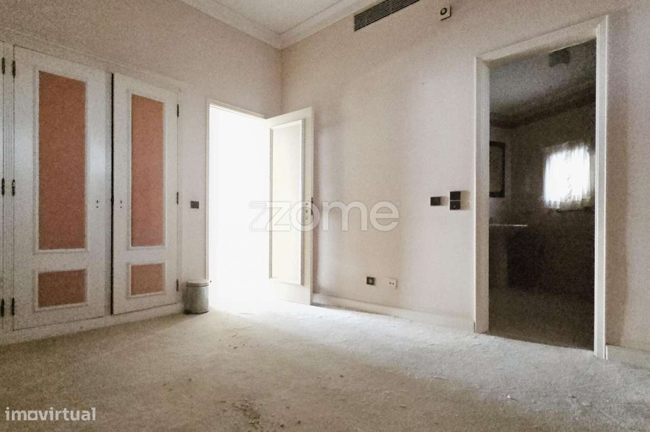 Moradia rara para Reabilitação – Vista Mar | São Pedro Estoril-14