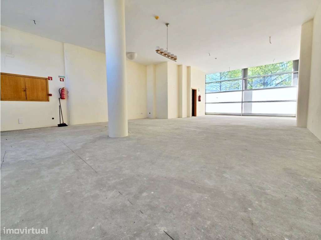 Loja no centro do Castêlo da Maia - Grande imagem: 2/9