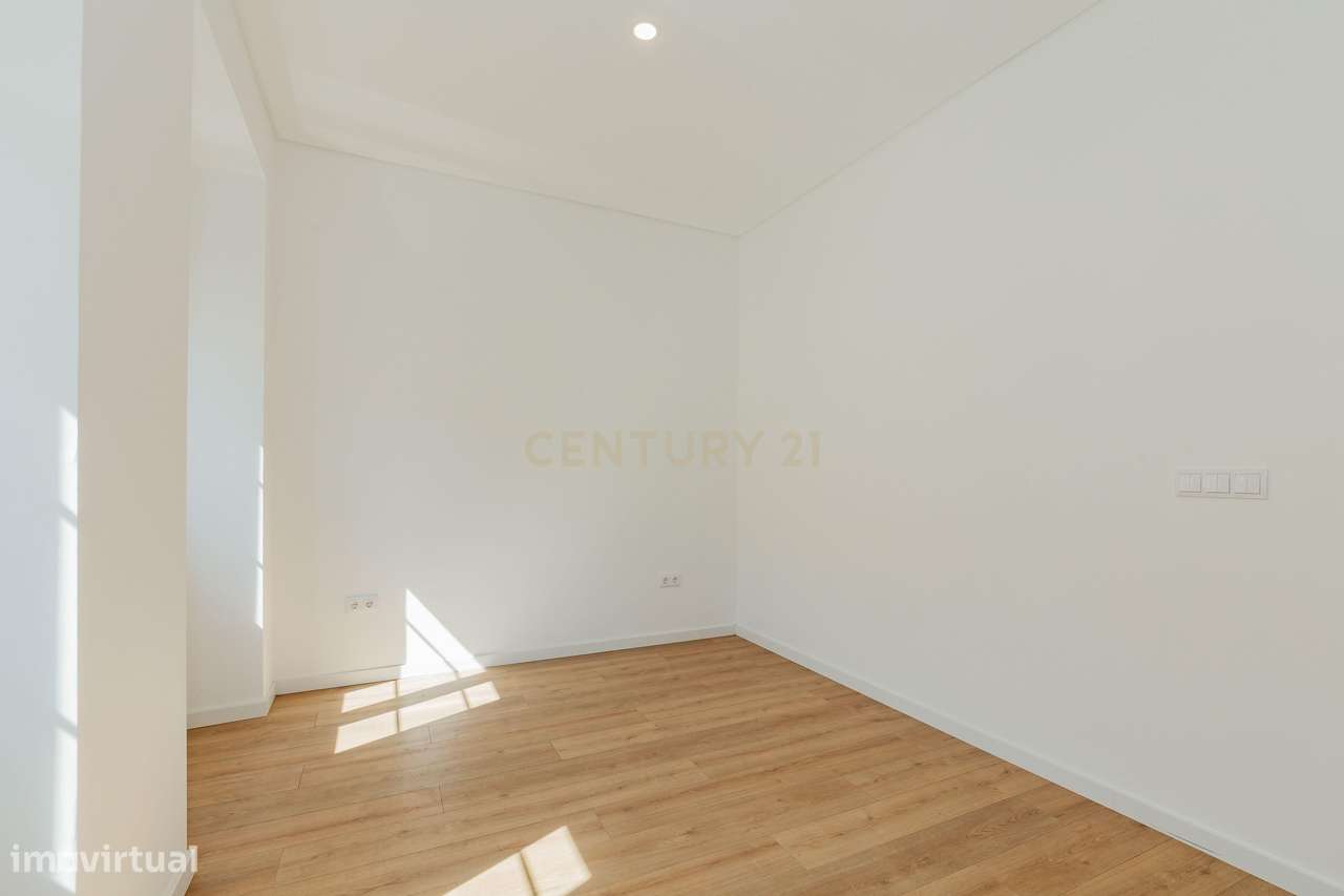 Apartamento T2 - 75m² + 48m² area exterior c/ Piscina privativa - Lisb - Grande imagem: 4/22