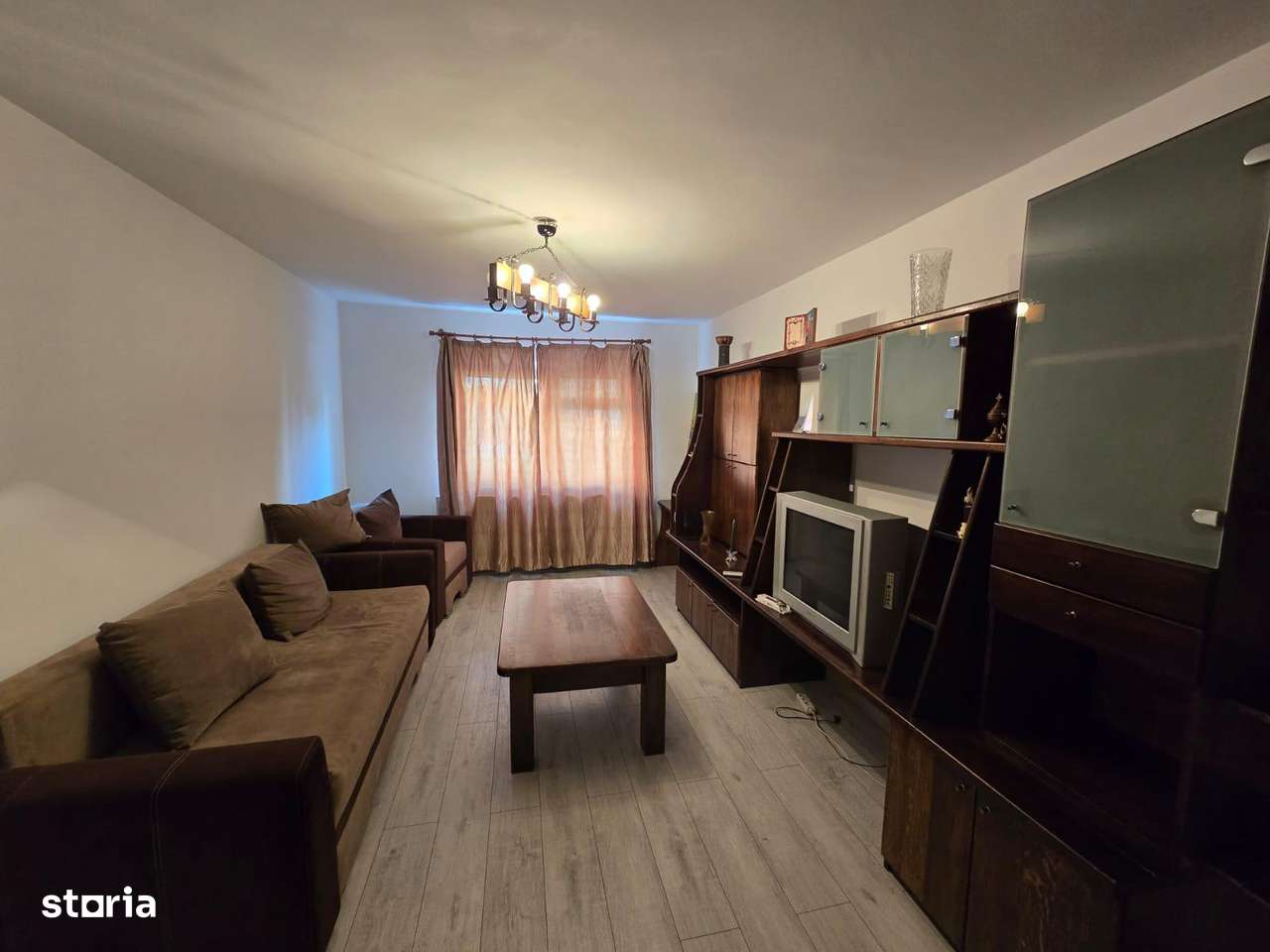 Vând apartament 3 camere decomandat situat în zona Strand - Imagine principală: 3/8