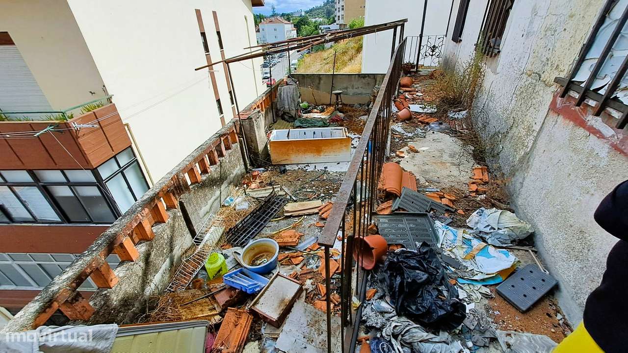 Moradia T6 para reconstrução- Santa Clara, Coimbra-8