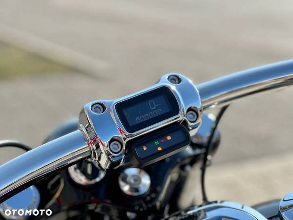 Harley-Davidson Softail Breakout - 15